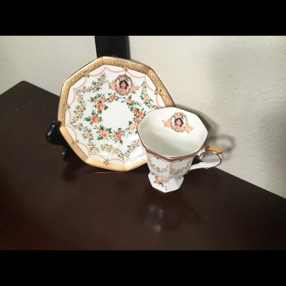 Avon‎ EXCLUSIVE LUXURY VINTAGE TEA CUP 1994